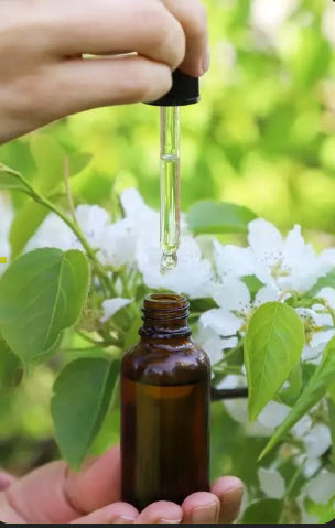 Las esencias de las flores de Bach actúan como catalizadores sutiles que armonizan la energía emocional, ayudando a liberar bloqueos internos y restaurar la serenidad.